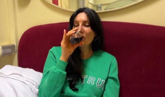 Пригласил в гости трех подруг и устроил с ними веселую групповушку