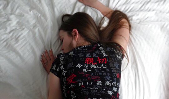 Пригласил в гости трех подруг и устроил с ними веселую групповушку