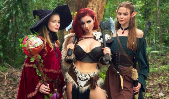 Пригласил в гости трех подруг и устроил с ними веселую групповушку