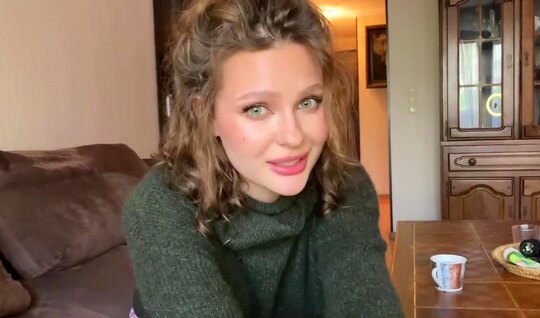 Пригласил в гости трех подруг и устроил с ними веселую групповушку