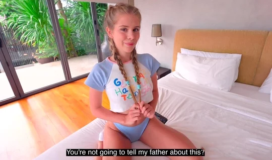 Молодая девица с длинными косами любит давать в тугой анал