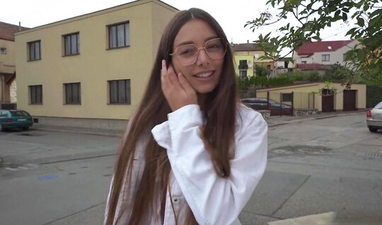 Пригласил в гости трех подруг и устроил с ними веселую групповушку