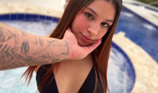 Пригласил в гости трех подруг и устроил с ними веселую групповушку