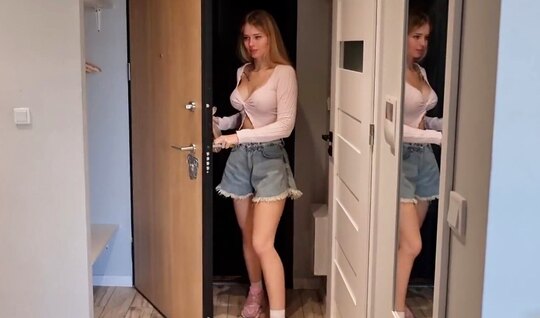 Пригласил в гости трех подруг и устроил с ними веселую групповушку