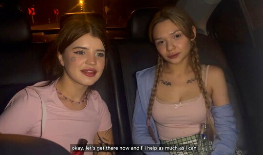 Пригласил в гости трех подруг и устроил с ними веселую групповушку