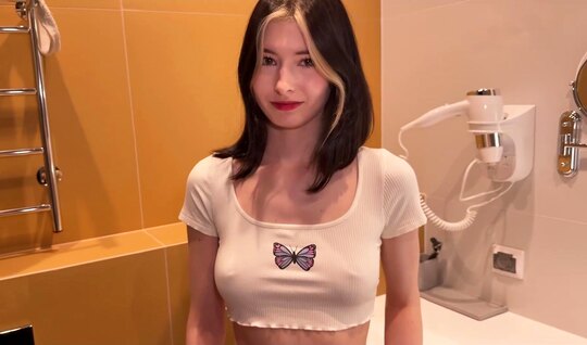 Пригласил в гости трех подруг и устроил с ними веселую групповушку