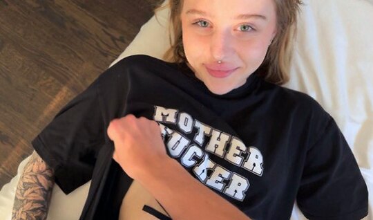 Пригласил в гости трех подруг и устроил с ними веселую групповушку