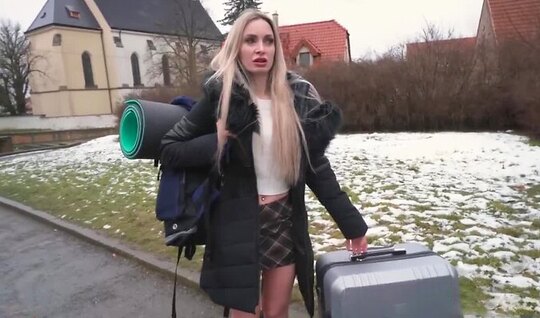 Пригласил в гости трех подруг и устроил с ними веселую групповушку