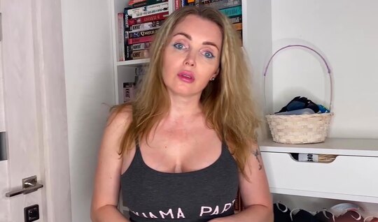 Пригласил в гости трех подруг и устроил с ними веселую групповушку