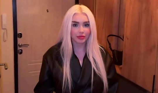 Пригласил русскую блондинку в гости чтобы потрахаться