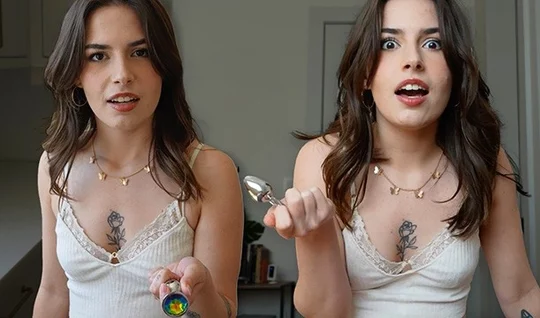 Девица в приятном шоке от большого члена в анальной дырке