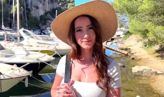 На природе милашка отлично провела время с горячим членом