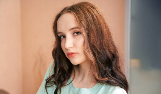 Пригласил в гости трех подруг и устроил с ними веселую групповушку