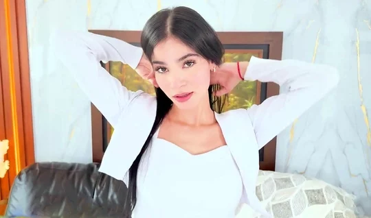 Красотка сама себе анал разгорячила перед сексом